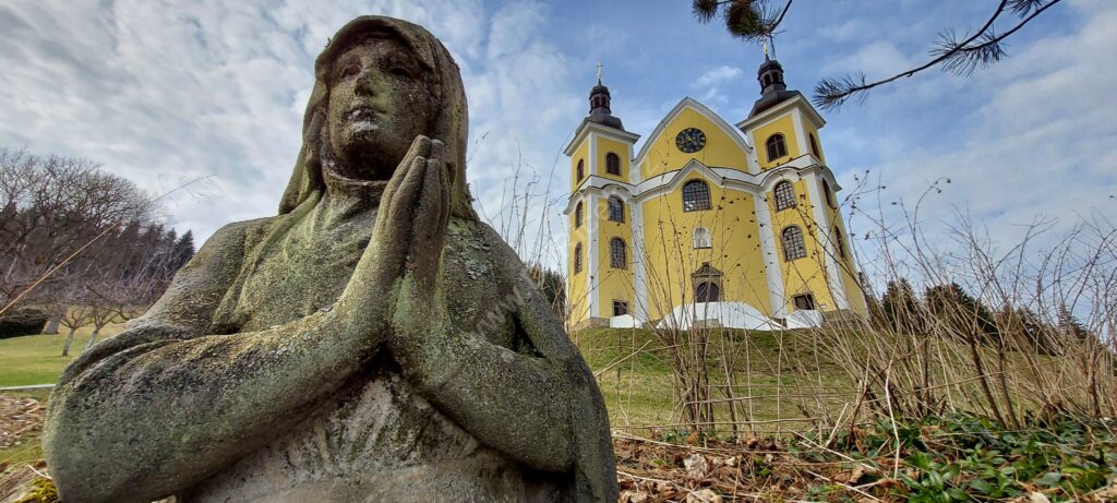 Kostel Nanebevzetí Panny Marie v Neratově